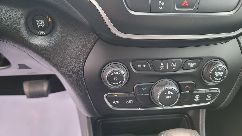 Used 2019 Jeep Cherokee Latitude Plus w/ Cold Weather Group image 22