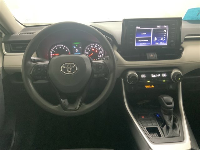 Used 2022 Toyota RAV4 XLE AWD/4WD image 18