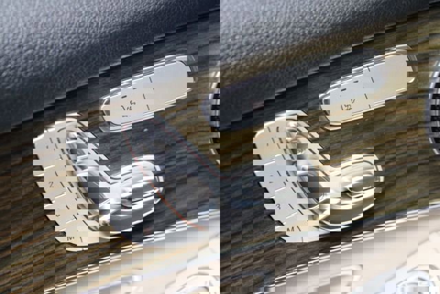 Used 2018 Mercedes-Benz GLC 300 Luxury w/ Multimedia Package image 9