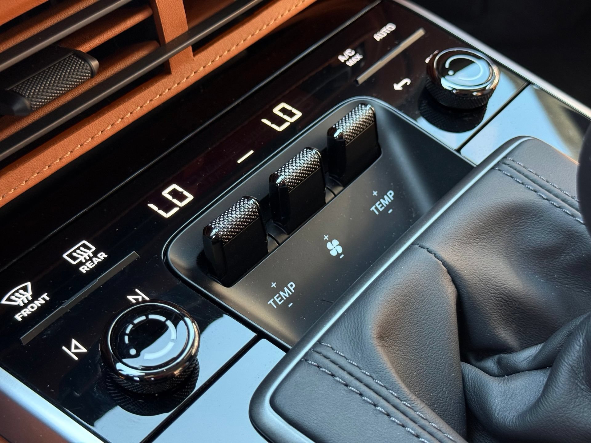 Certified 2023 Porsche 911 Sport Classic RWD image 31