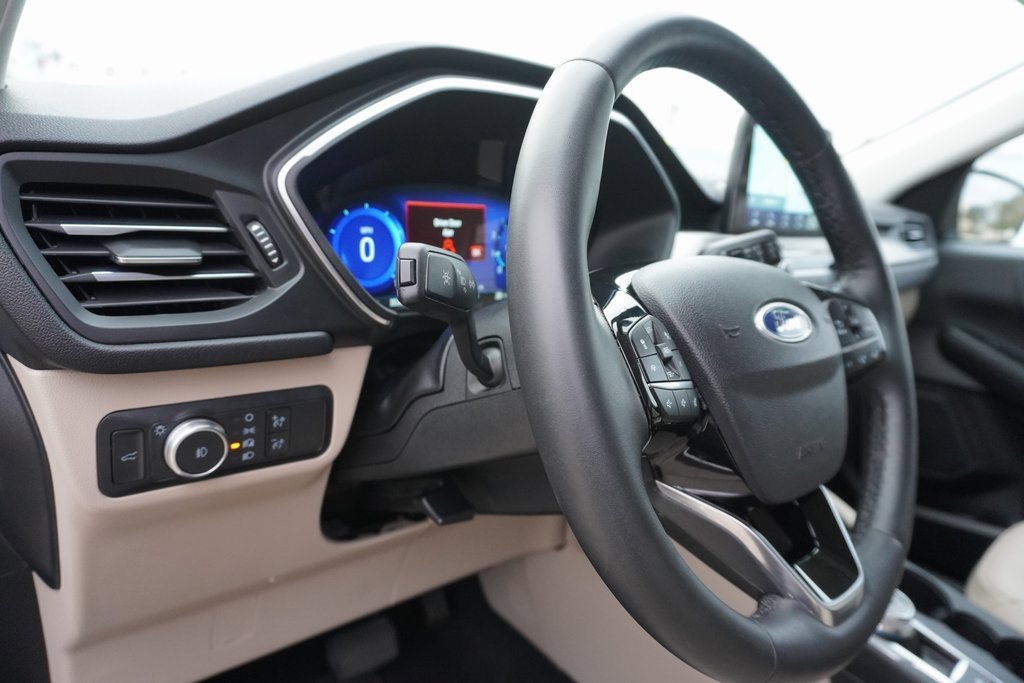Certified 2022 Ford Escape Titanium image 12