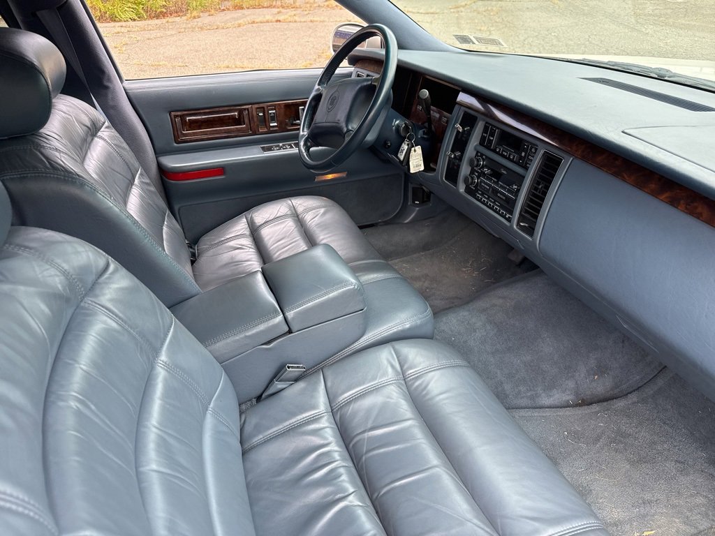 Used 1995 Cadillac Fleetwood Brougham image 29