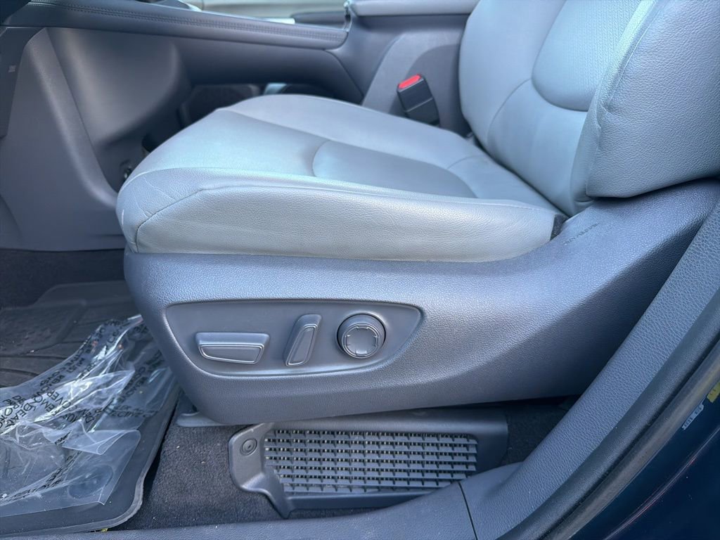 Used 2021 Toyota Sienna XLE image 14