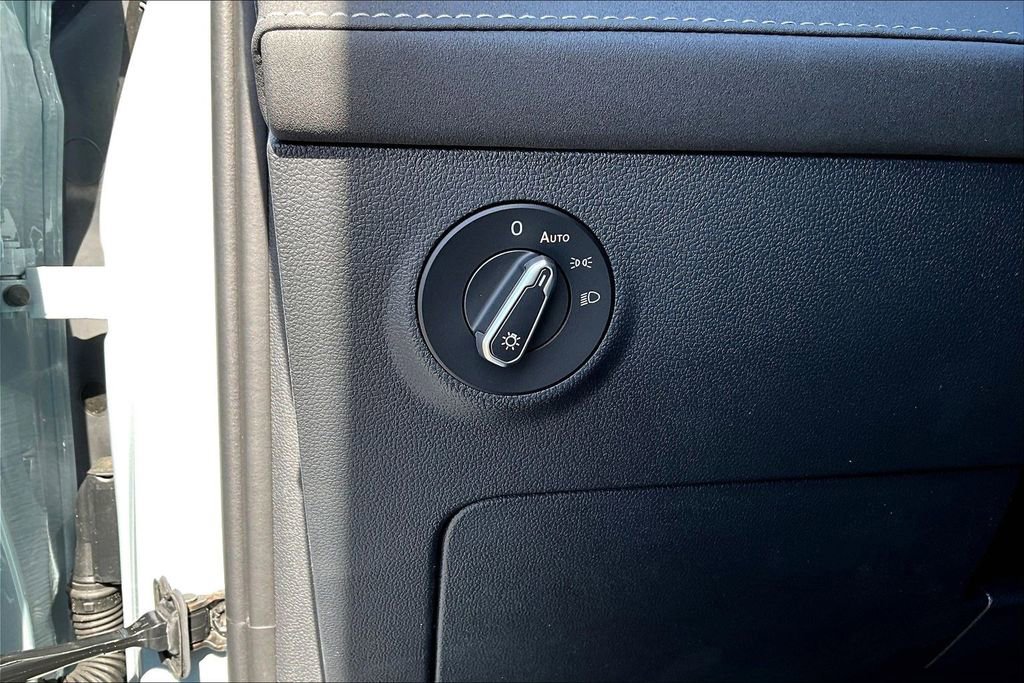 New 2026 Volkswagen Taos SE FWD image 16