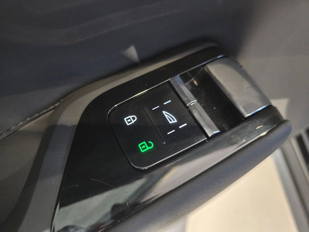 Certified 2025 Volvo EX90 Plus image 23