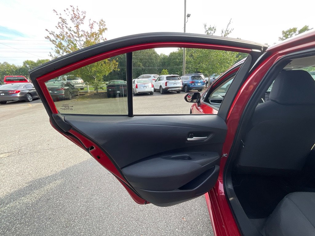 Used 2021 Toyota Corolla LE image 39
