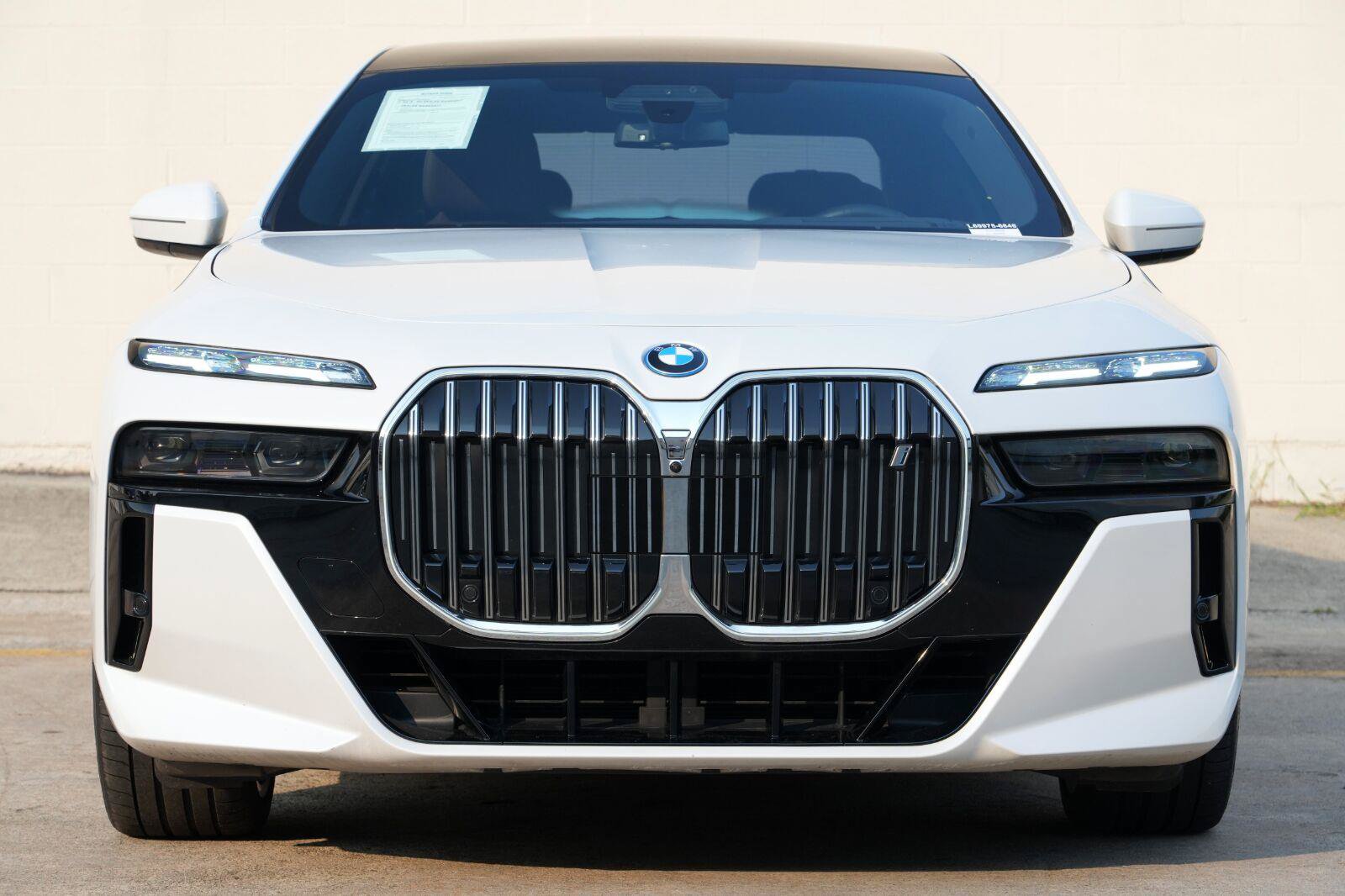 Used 2023 BMW i7 xDrive60 w/ Executive Package 2 AWD/4WD image 6