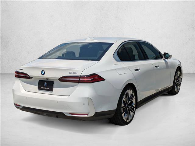 Used 2026 BMW 540i xDrive w/ Premium Package image 2