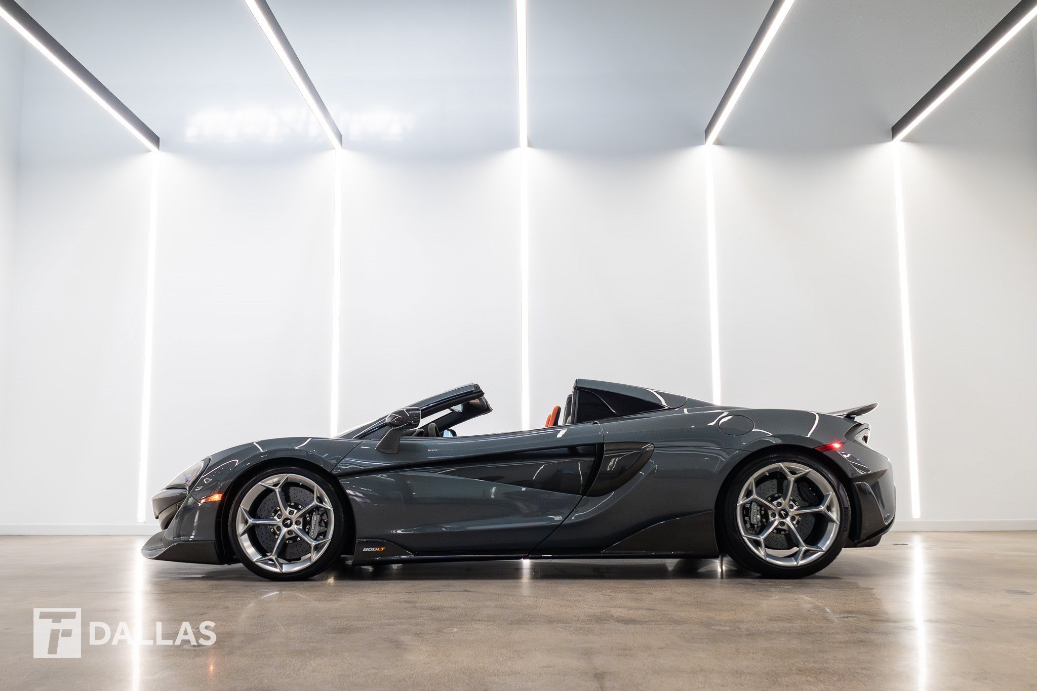 Used 2020 McLaren 600LT Spider RWD image 9