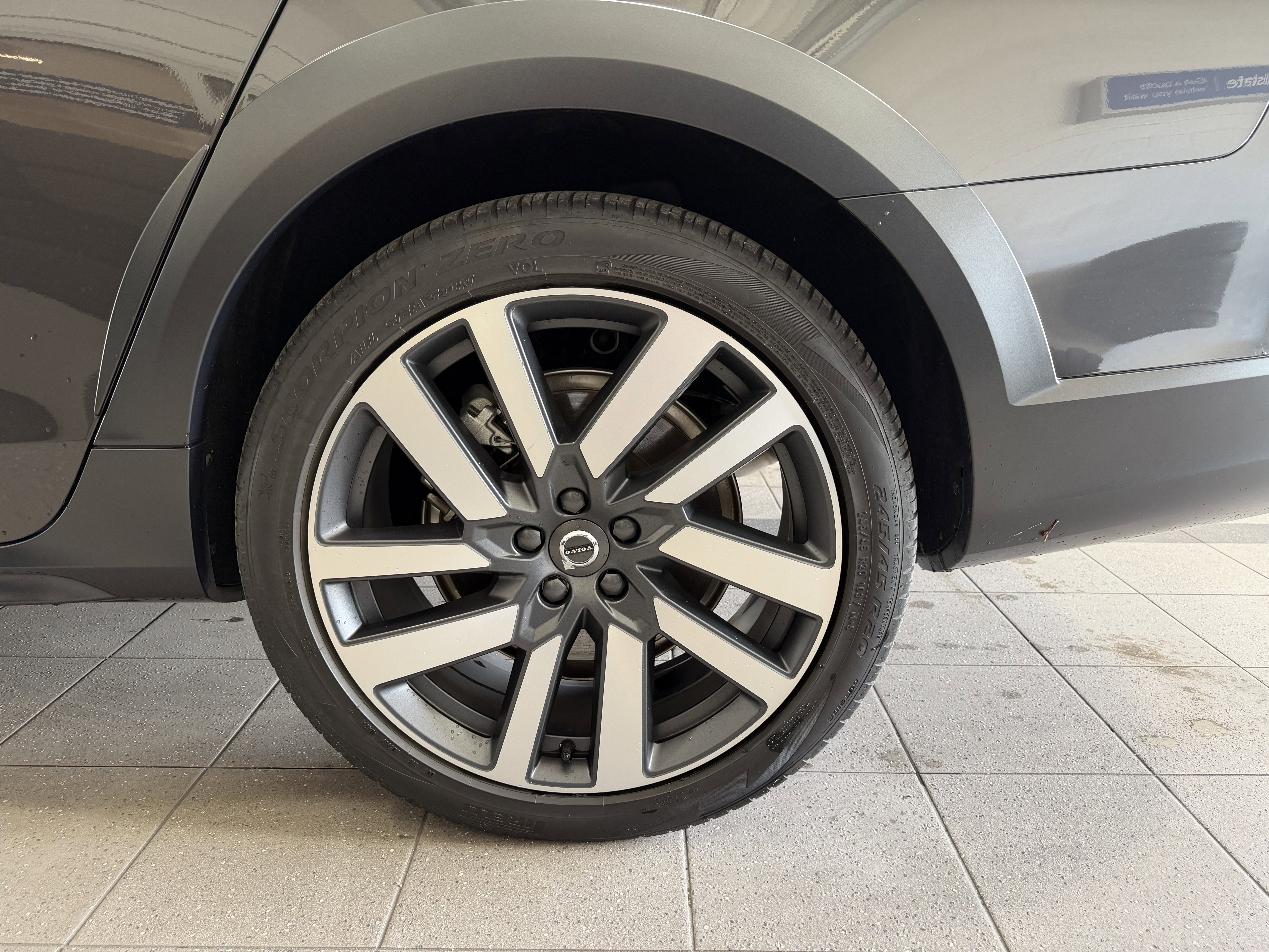 Used 2025 Volvo V90 B6 Cross Country Ultra w/ Protection Package Premier AWD/4WD image 7