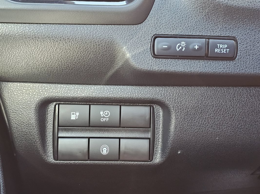 Used 2025 Nissan Leaf S FWD image 31