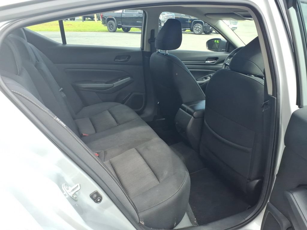 Used 2024 Nissan Altima 2.5 SV FWD image 12