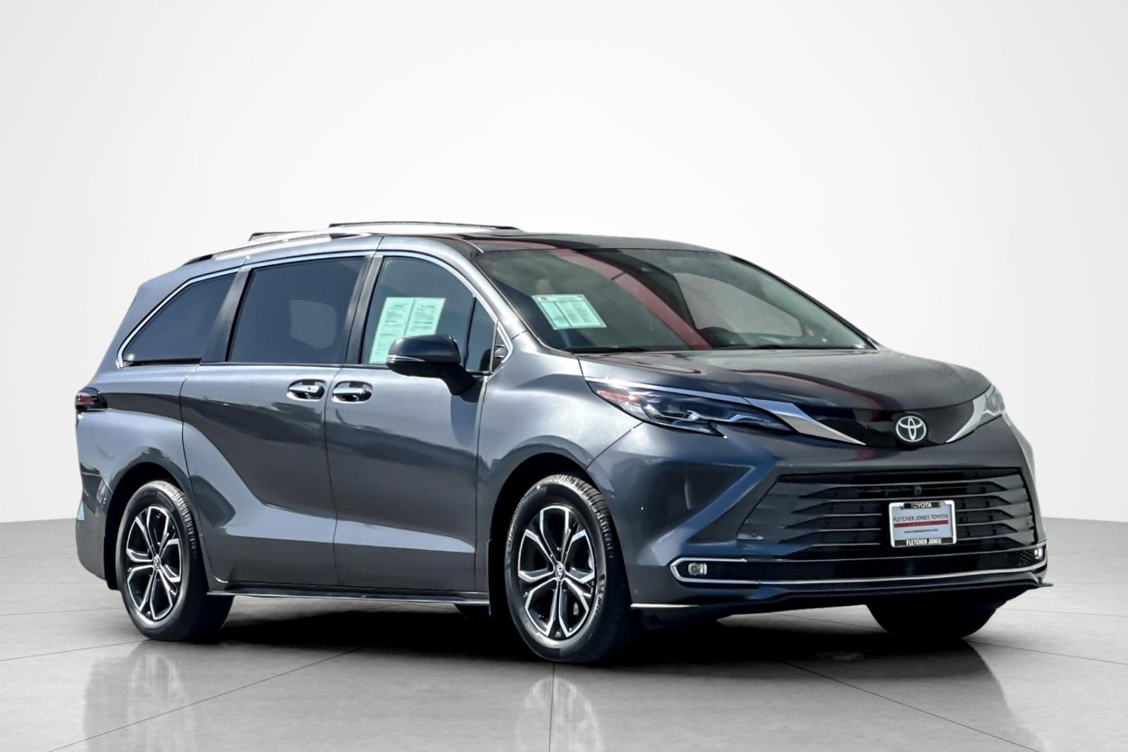 Used 2025 Toyota Sienna Platinum AWD/4WD image 7