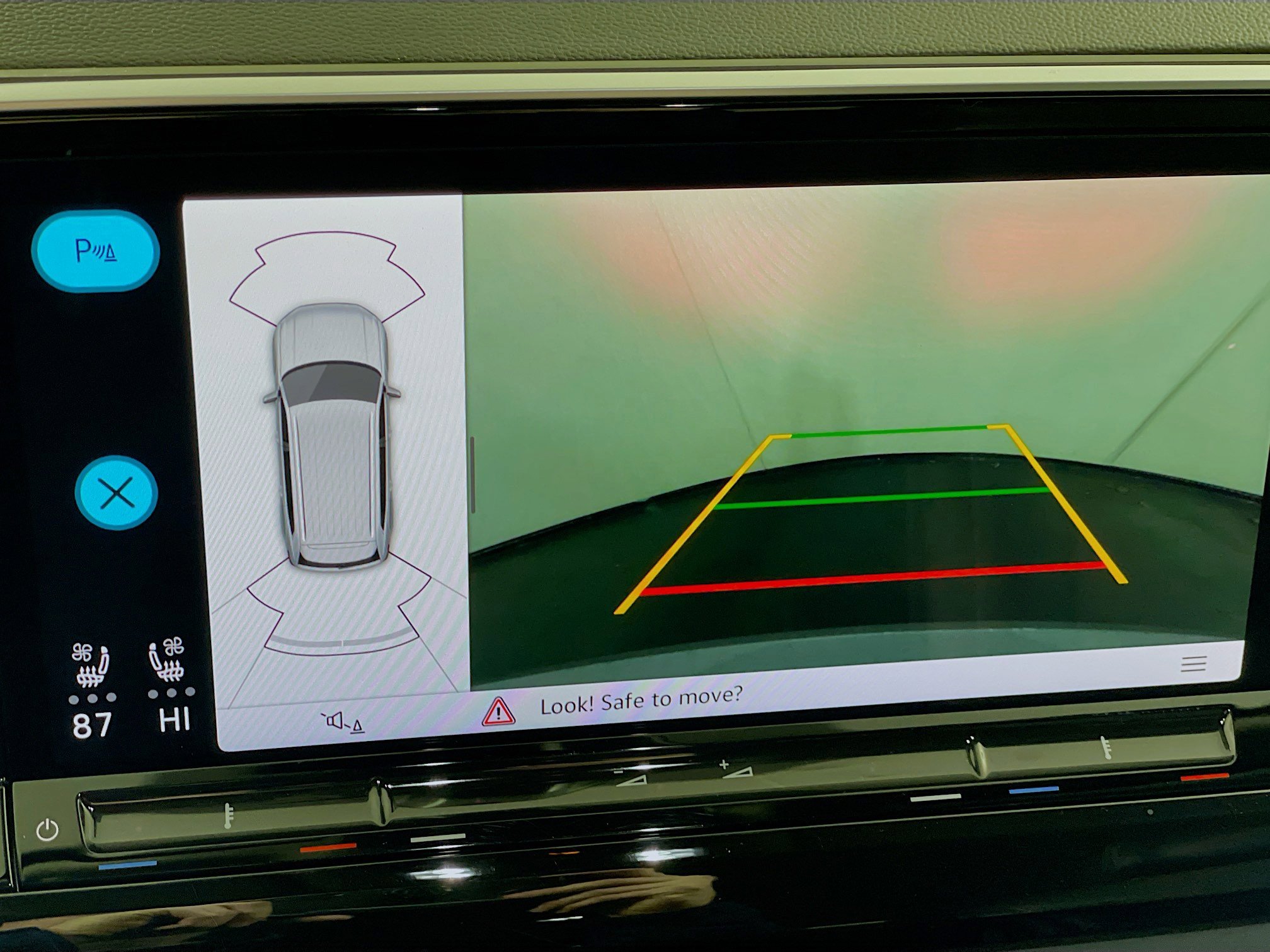 Used 2025 Volkswagen Atlas SE image 22