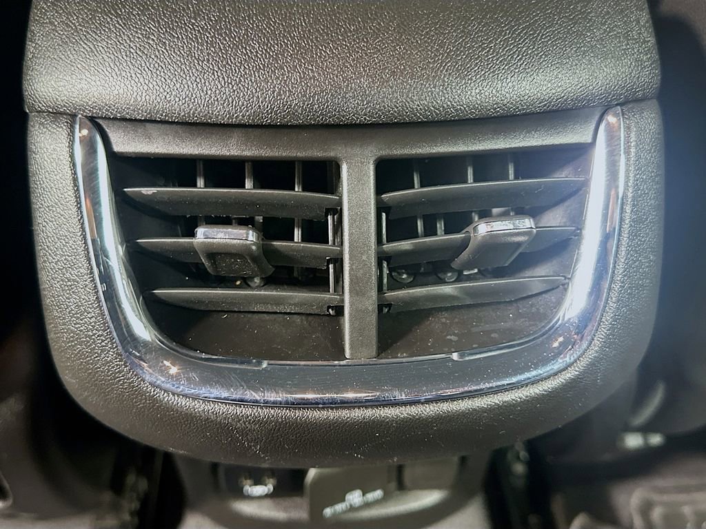 Used 2018 Chevrolet Malibu Hybrid w/ Leather Package image 24