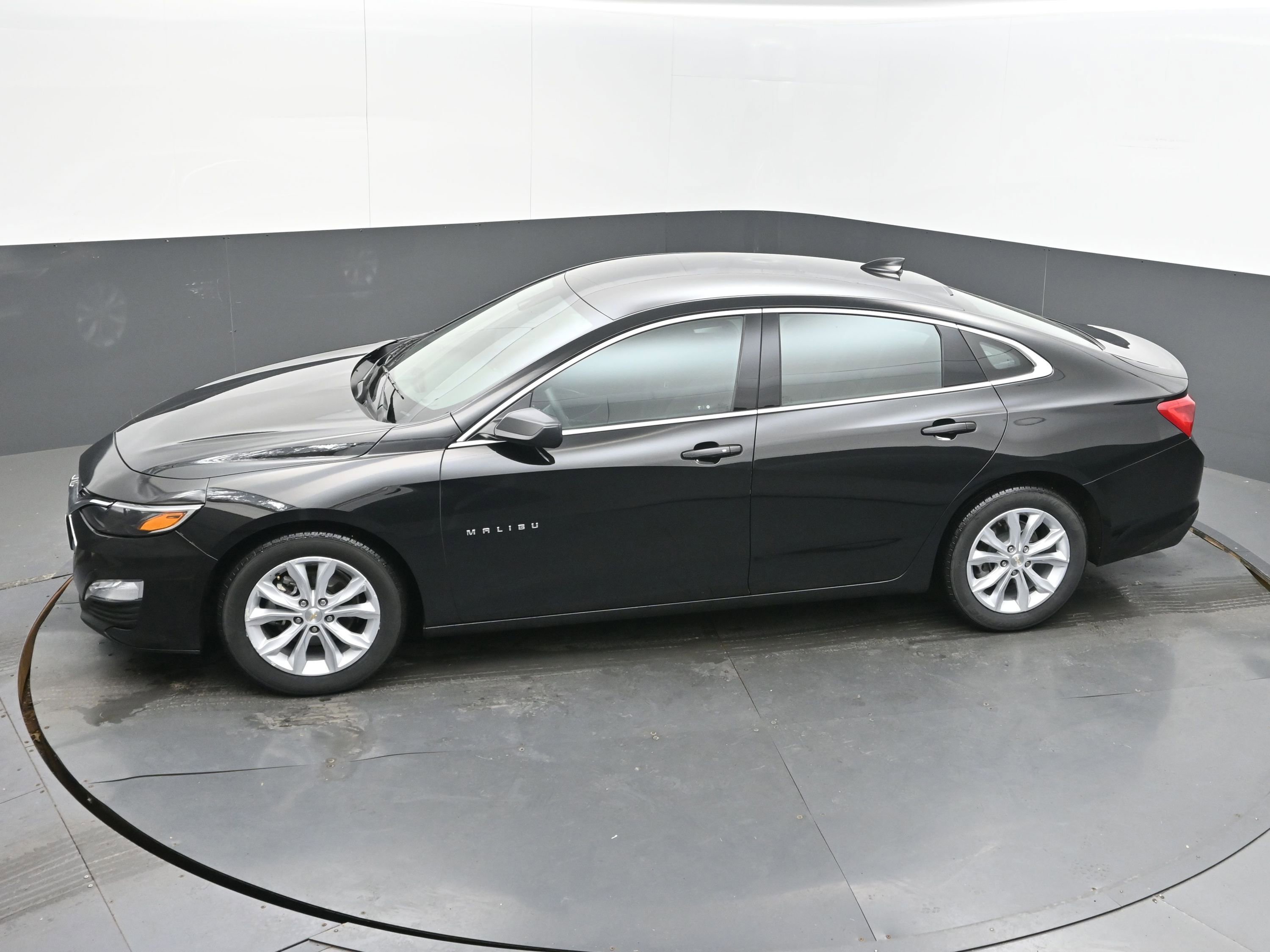 Used 2024 Chevrolet Malibu LT image 34