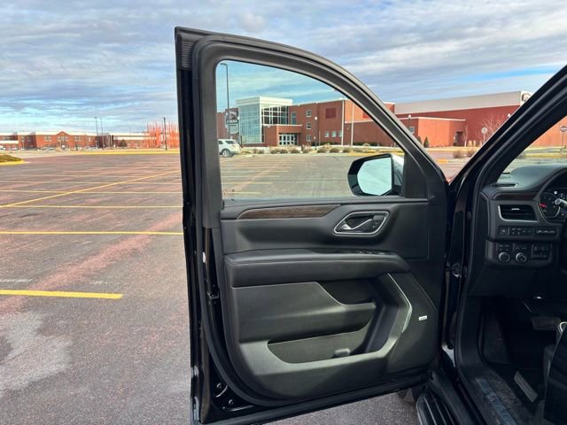 Used 2021 Chevrolet Tahoe Premier w/ Premium Package image 4