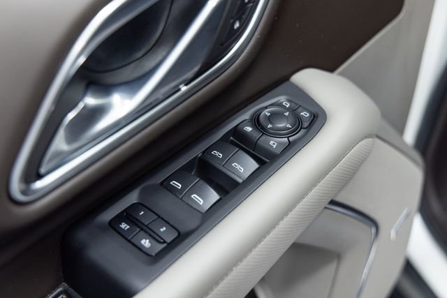 Used 2023 GMC Yukon XL SLT w/ SLT Luxury Package image 12