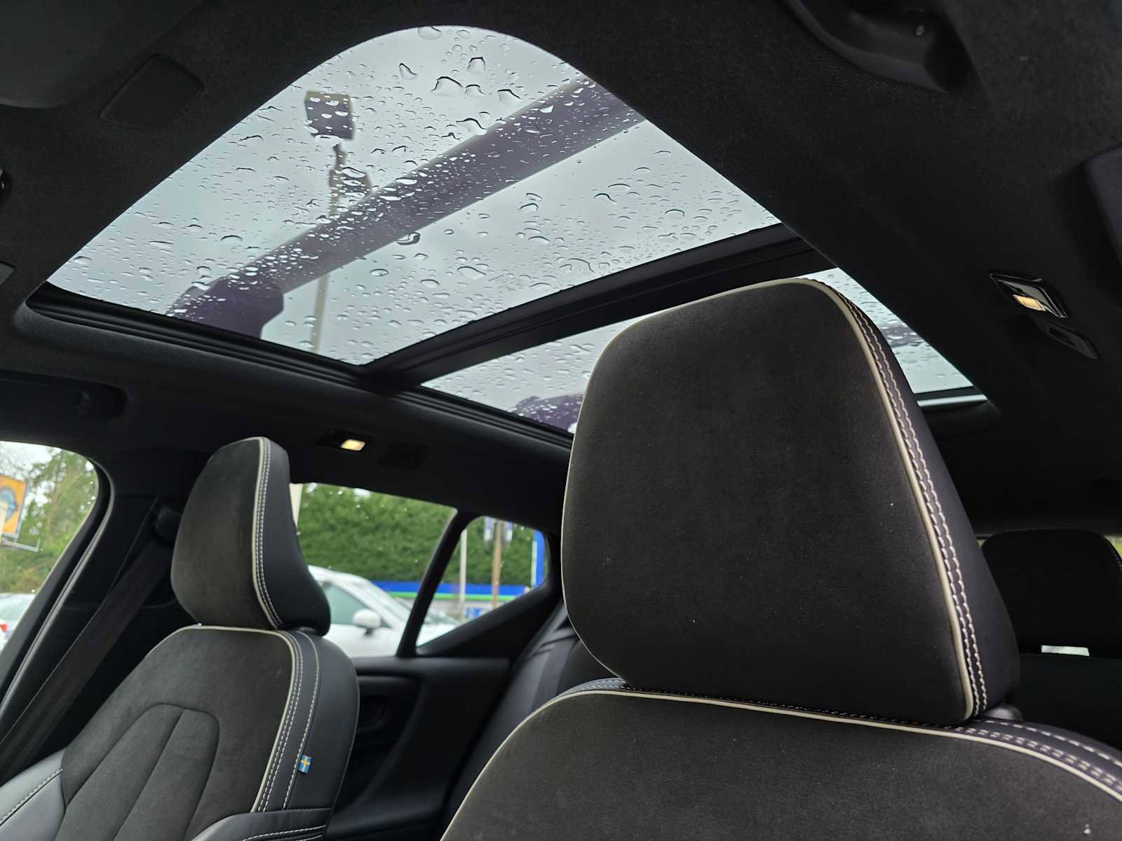 Certified 2022 Volvo XC40 P8 Recharge Ultimate image 31