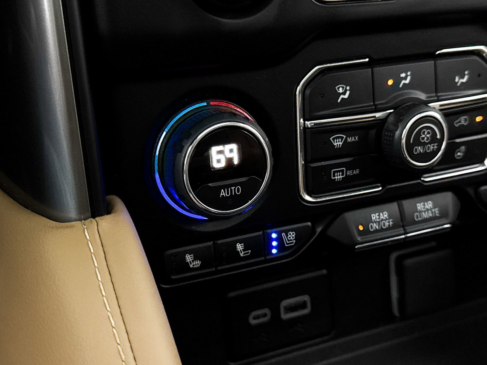 Used 2023 Chevrolet Tahoe Premier w/ Advanced Technology Package image 29