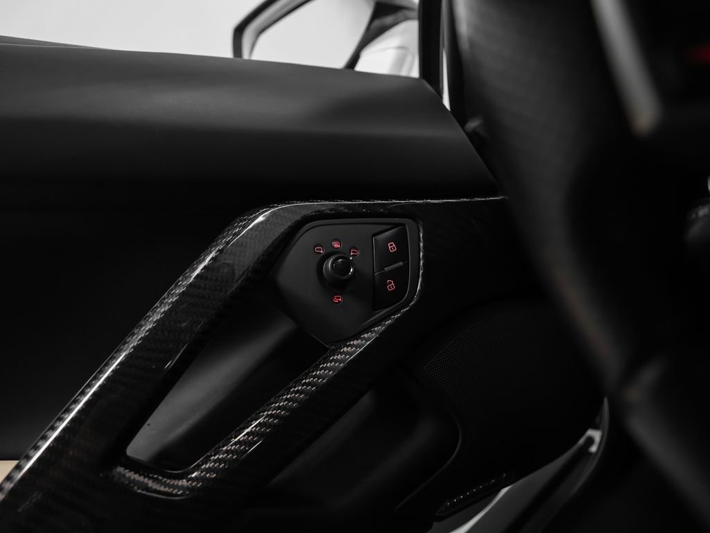 Used 2014 Lamborghini Aventador LP 700-4 image 82