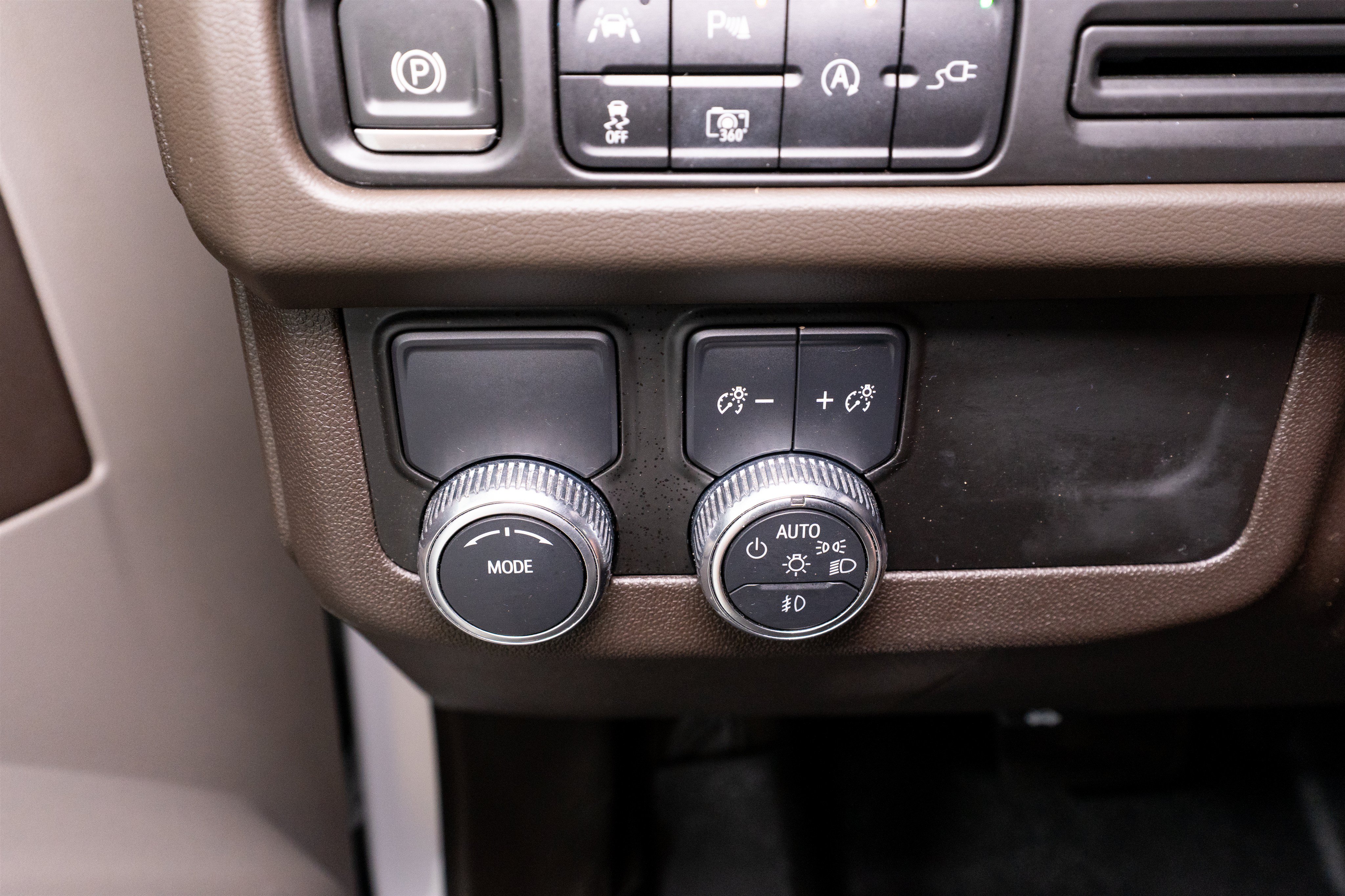 Used 2022 GMC Yukon XL SLT w/ SLT Premium Package RWD image 32