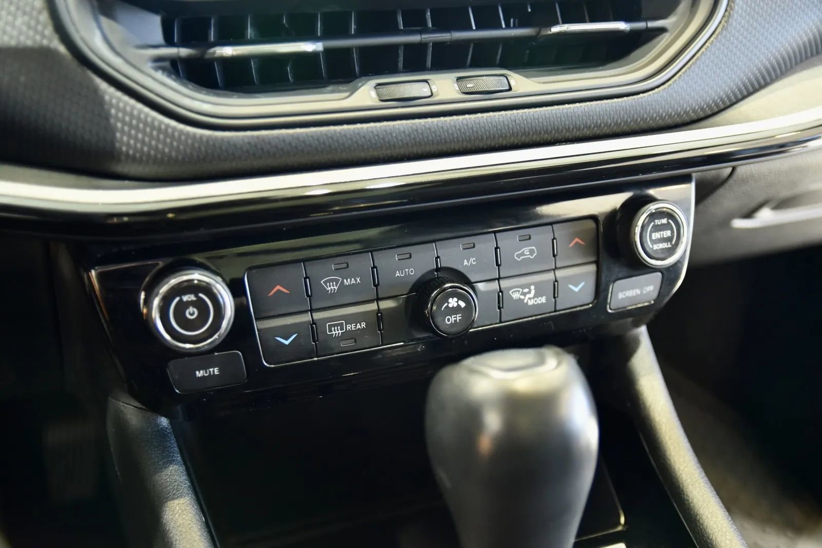 Used 2023 Jeep Compass Trailhawk w/ Trailhawk Elite Group image 16