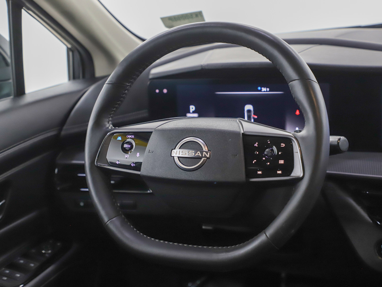 Used 2025 Nissan Murano SV AWD/4WD image 14