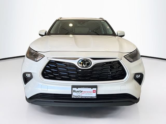 Certified 2025 Toyota Highlander XLE FWD image 2