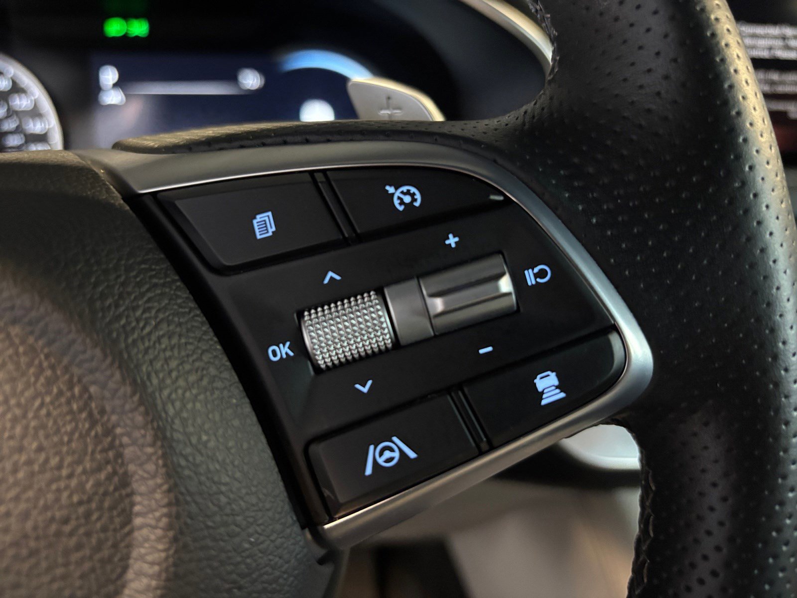 Used 2023 Genesis G70 2.0T image 19