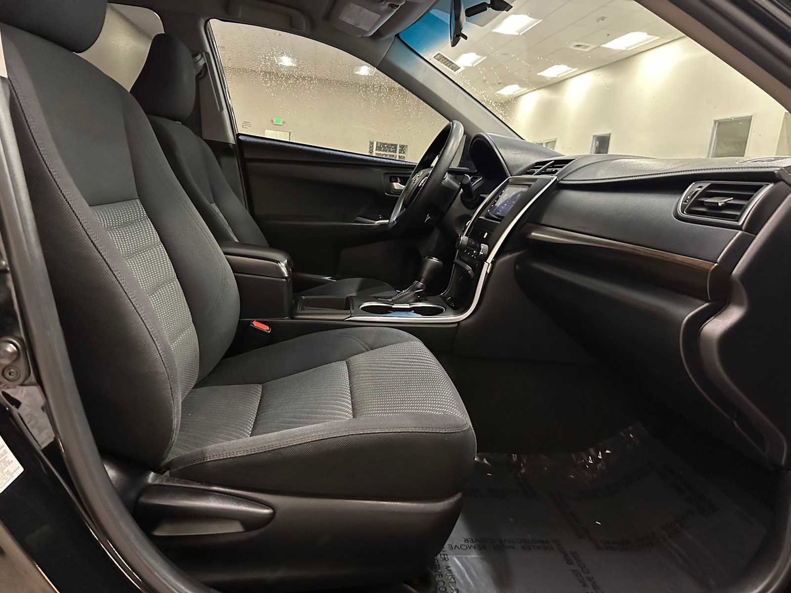 Used 2015 Toyota Camry LE image 25