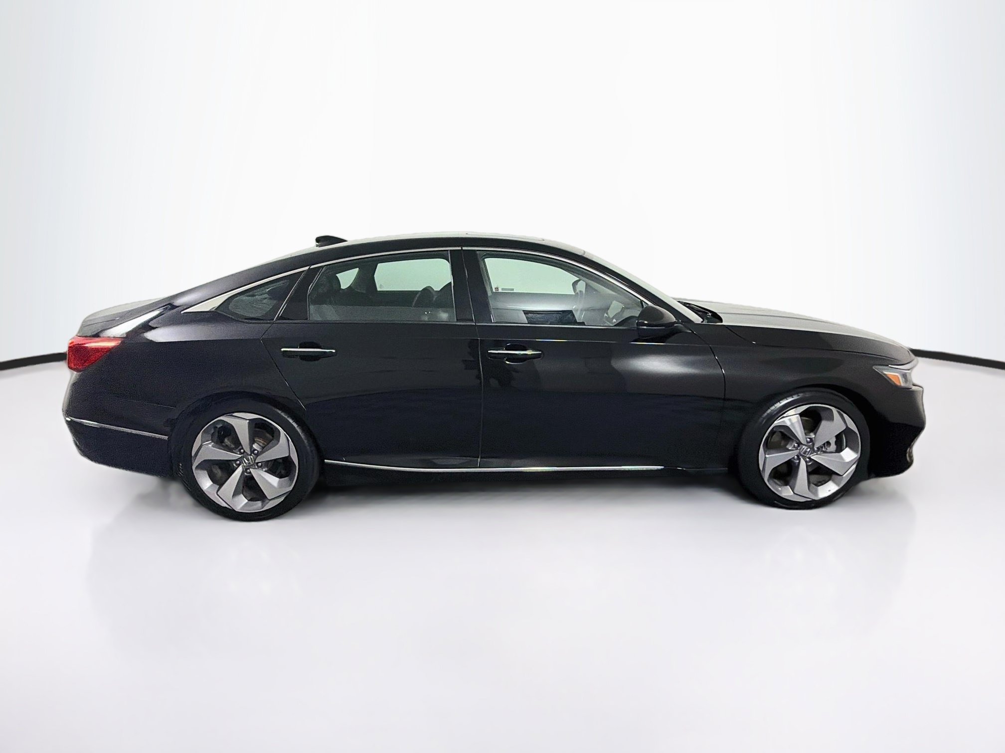 Used 2018 Honda Accord Touring image 10