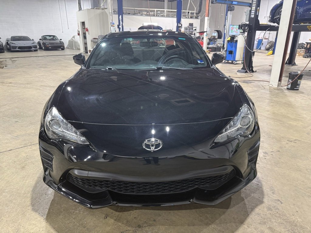 Used 2017 Toyota 86 image 2