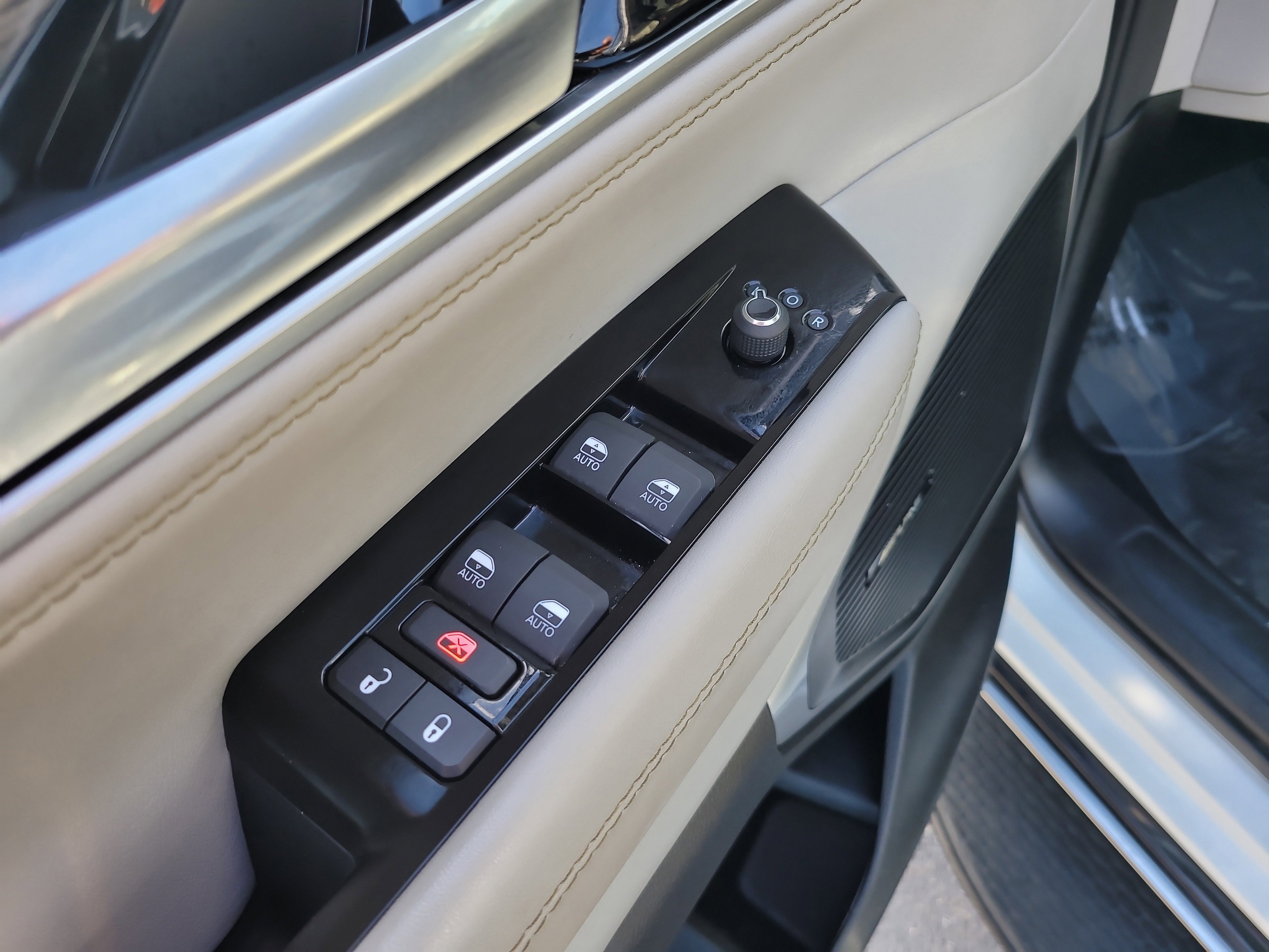 Used 2024 Jeep Wagoneer L Series II w/ Flexible Seating Group image 17