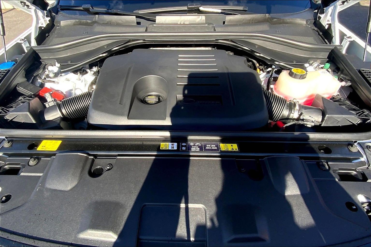 New 2025 Land Rover Range Rover SE image 16