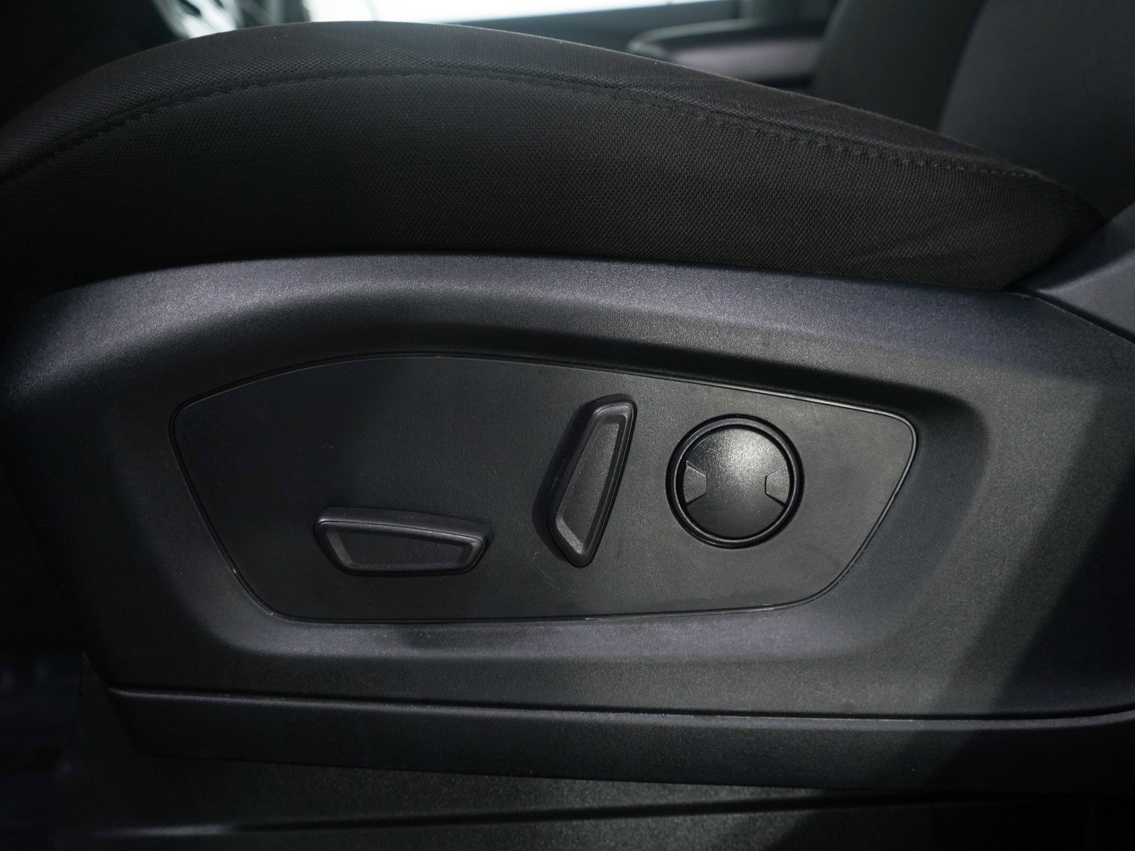 Used 2022 Ford Explorer XLT w/ Class IV Trailer Tow Package image 24