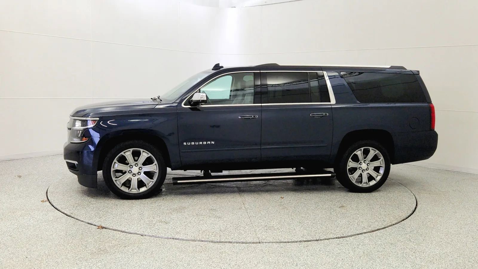 Used 2018 Chevrolet Suburban Premier image 4