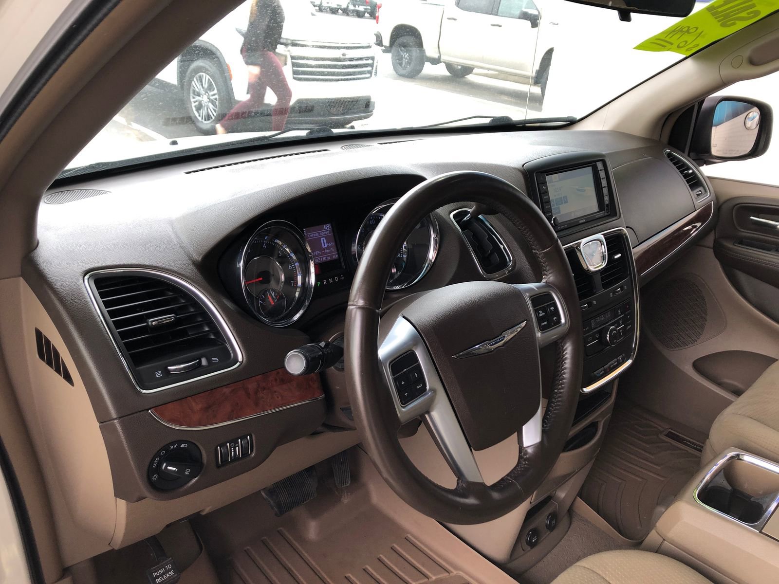 Used 2011 Chrysler Town & Country Touring FWD image 16
