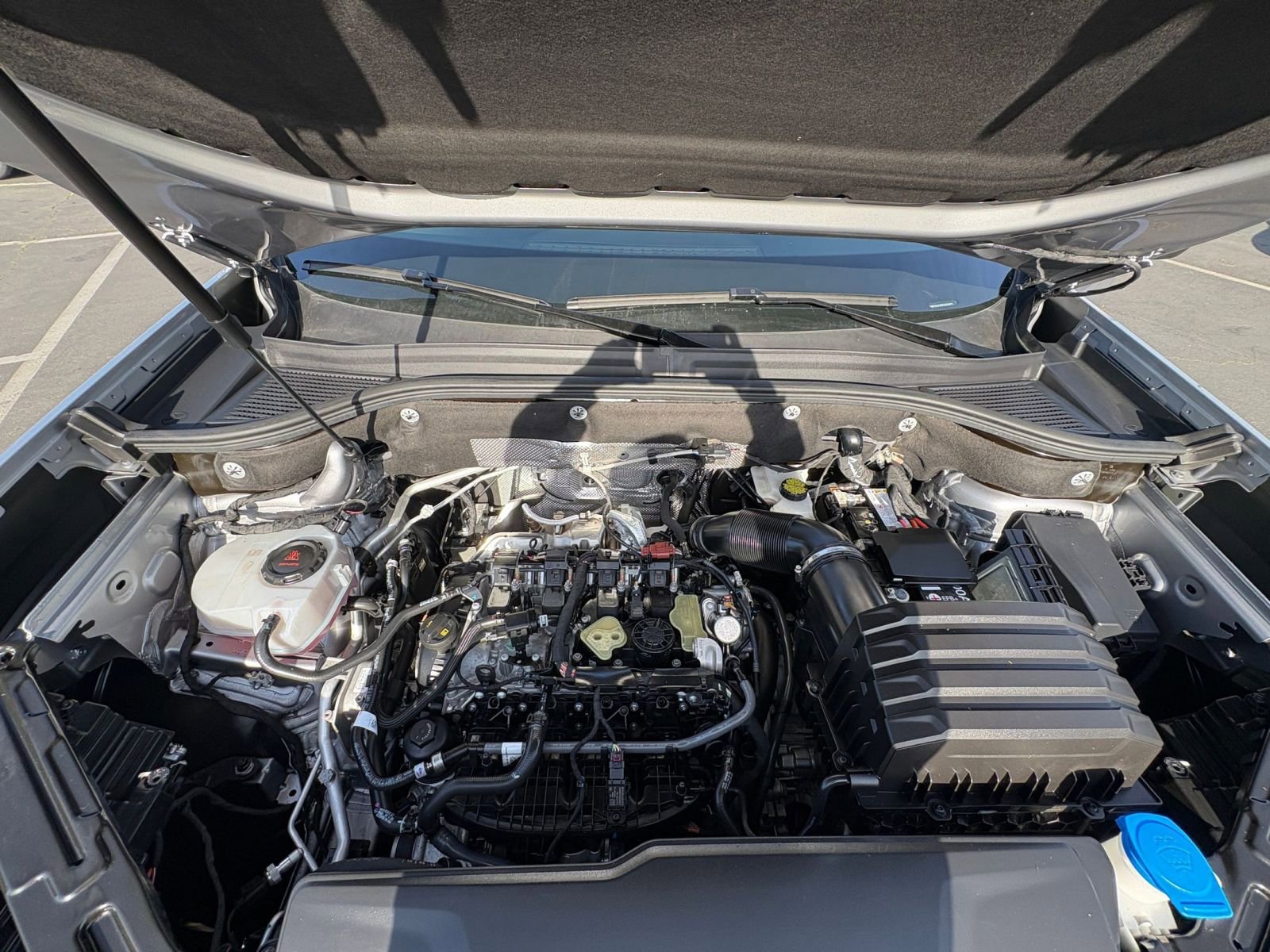 Used 2025 Volkswagen Atlas Cross Sport SE image 34