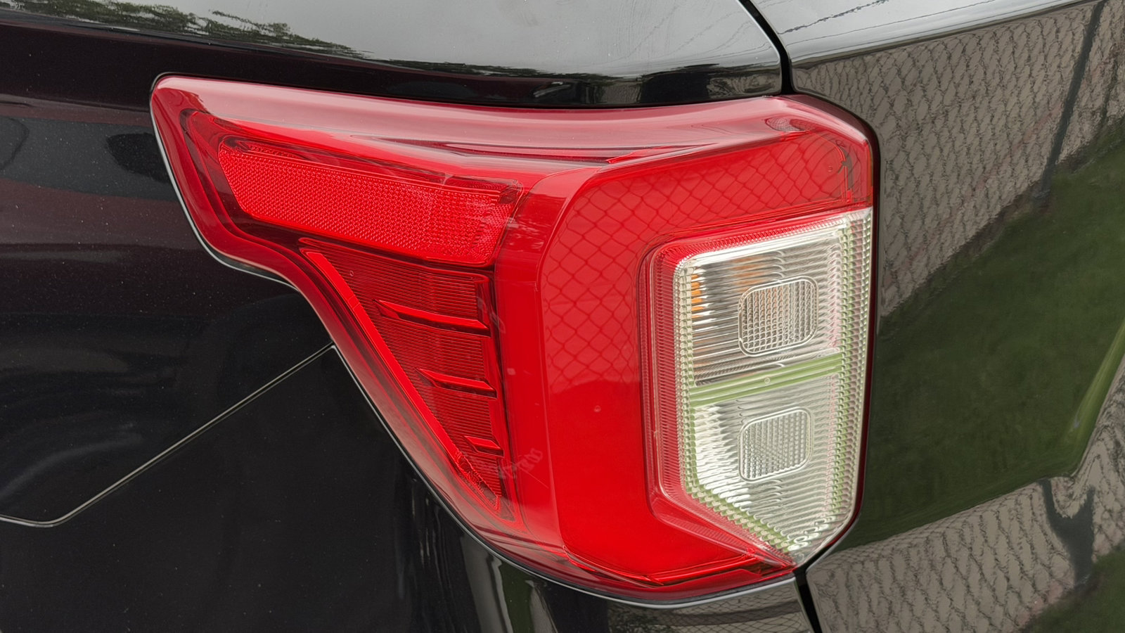 Used 2022 Ford Explorer XLT w/ Equipment Group 202A RWD image 14