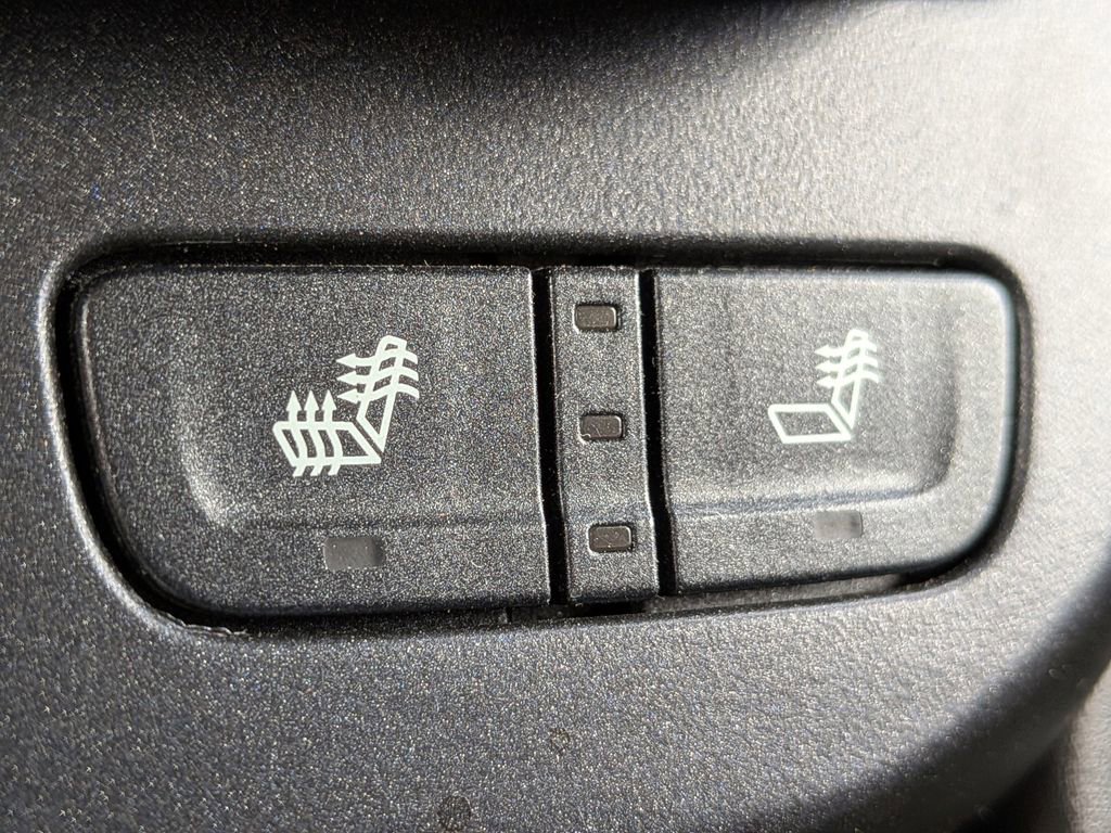 Used 2020 Chevrolet Colorado LT w/ Colorado RST Special Edition image 25