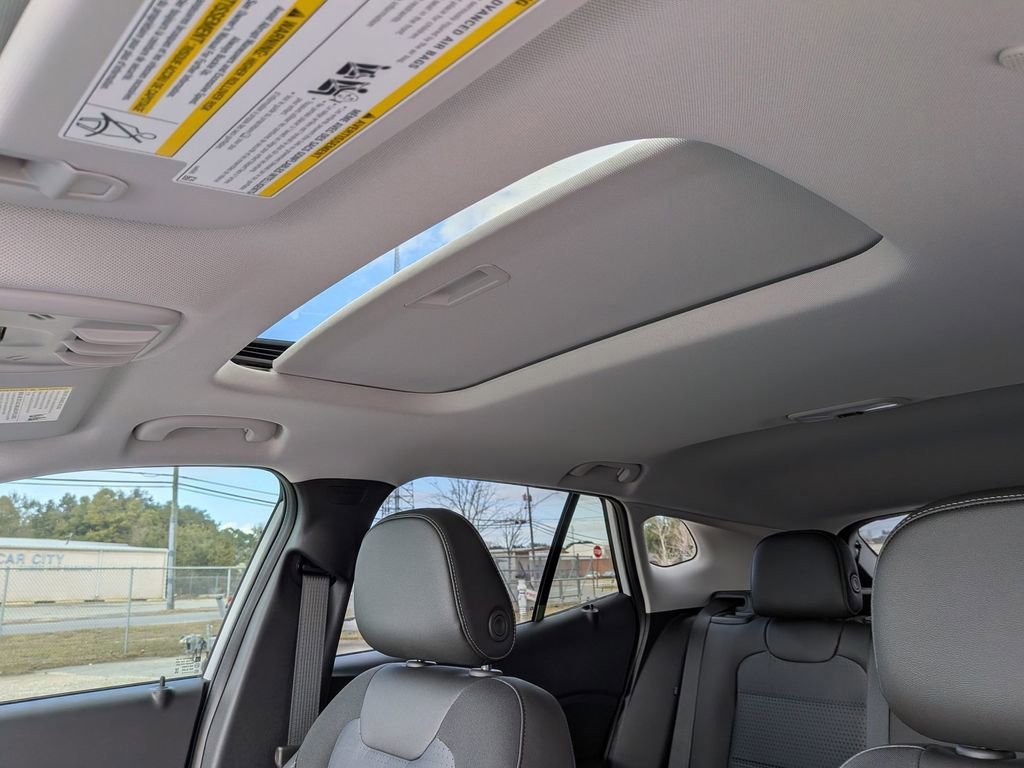 New 2026 Chevrolet Trax LT w/ Sunroof Package FWD image 17