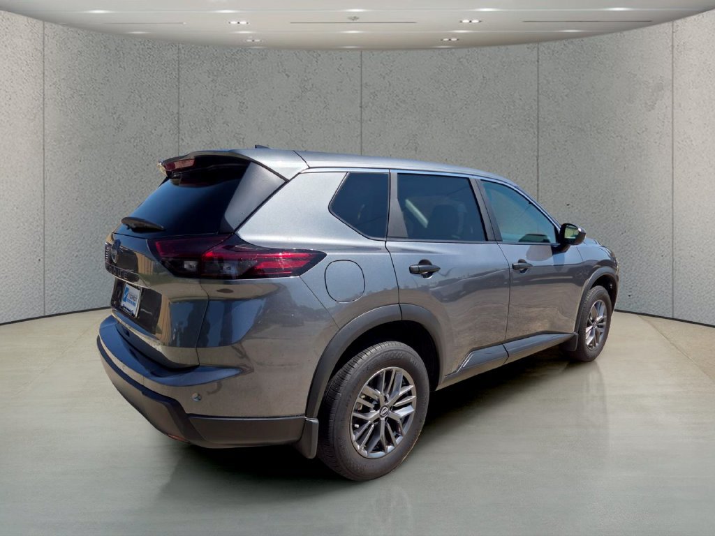 Used 2026 Nissan Rogue S FWD image 5