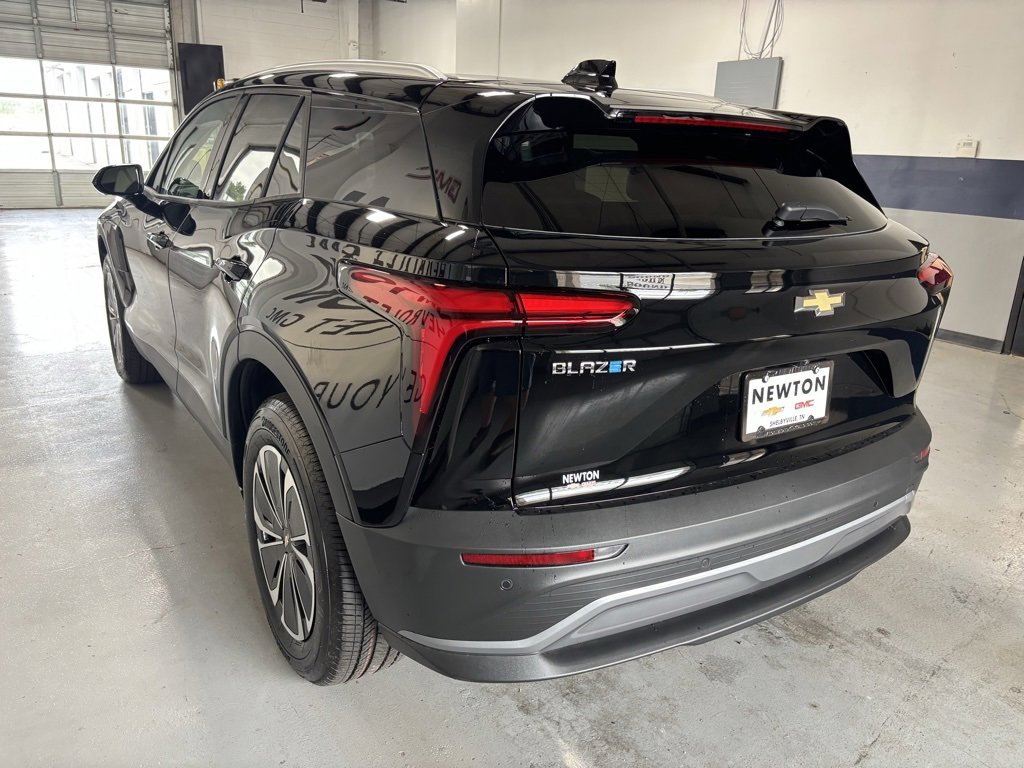 New 2025 Chevrolet Blazer EV LT image 32