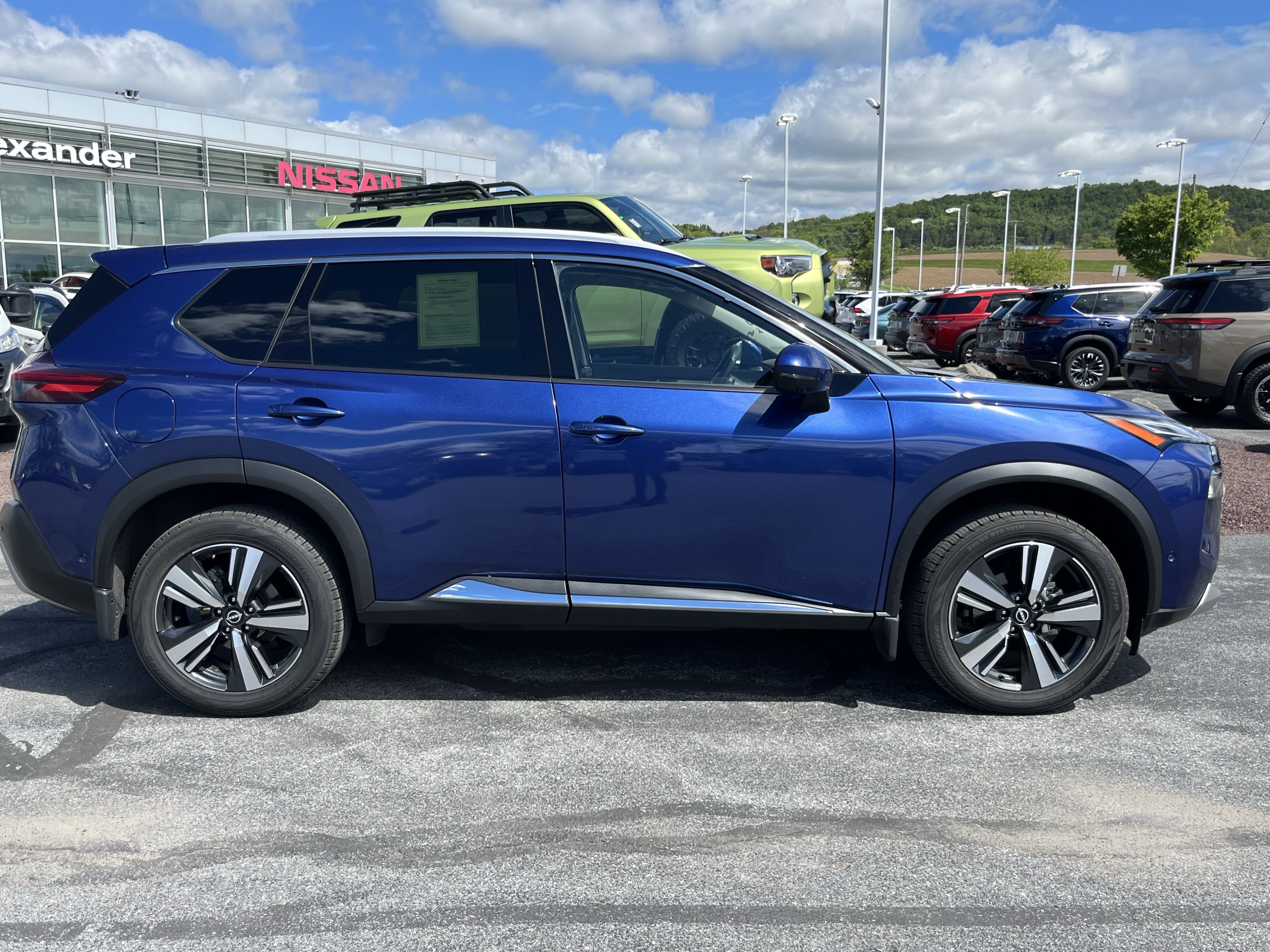 Used 2023 Nissan Rogue Platinum w/ Platinum Premium Package AWD/4WD image 2