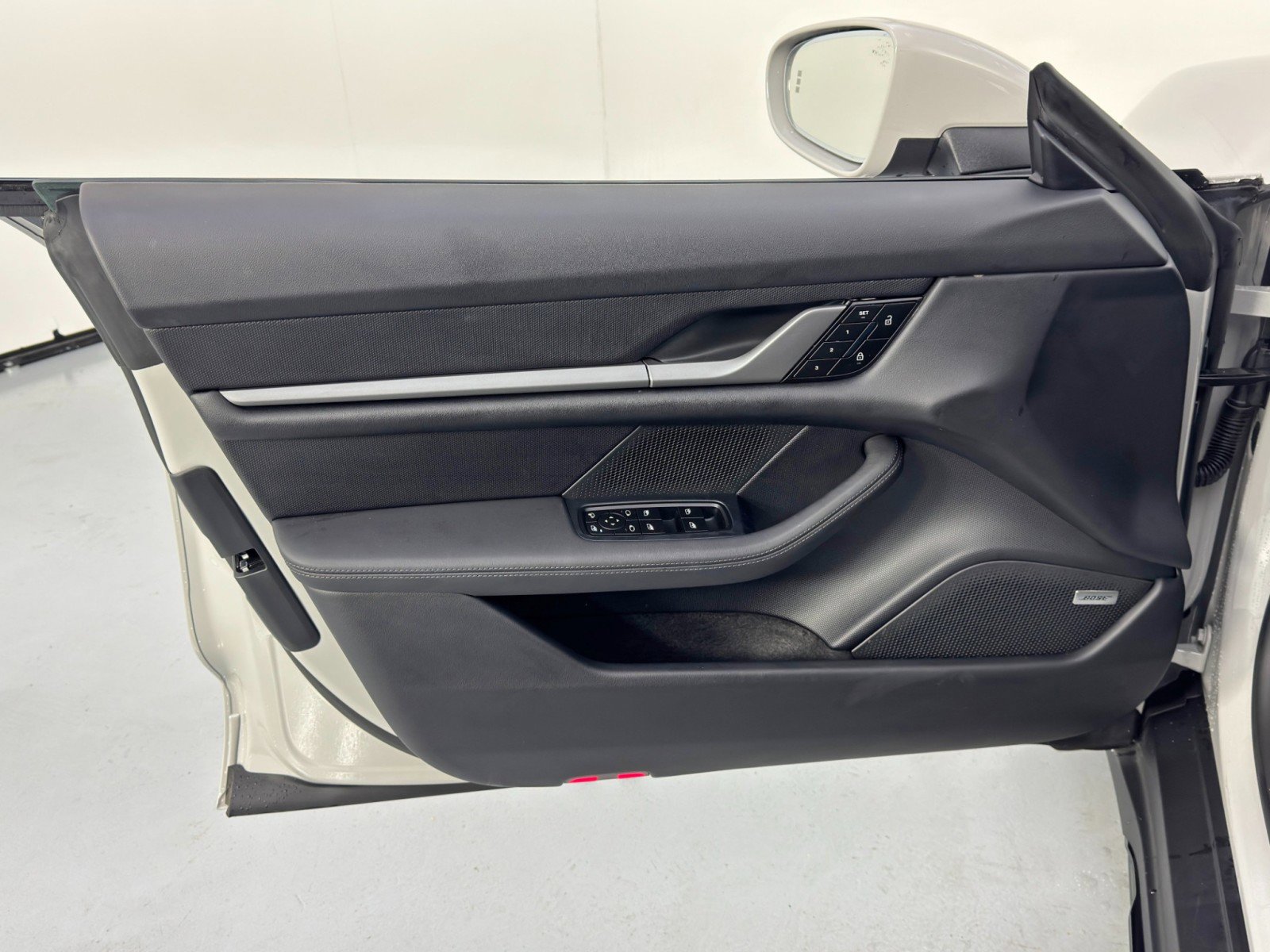 Used 2025 Porsche Taycan 4S w/ Premium Package image 47