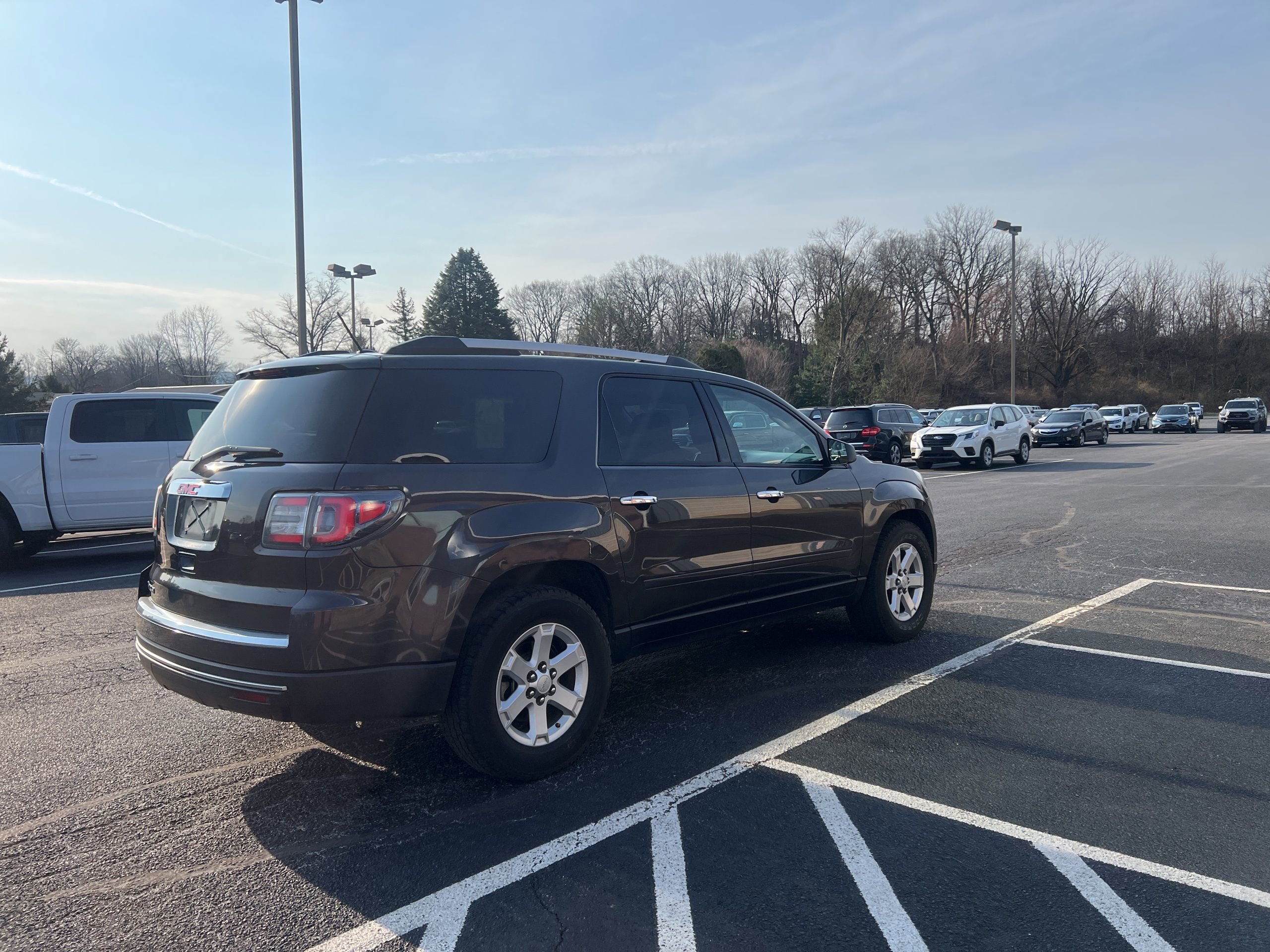 Used 2015 GMC Acadia SLE image 6