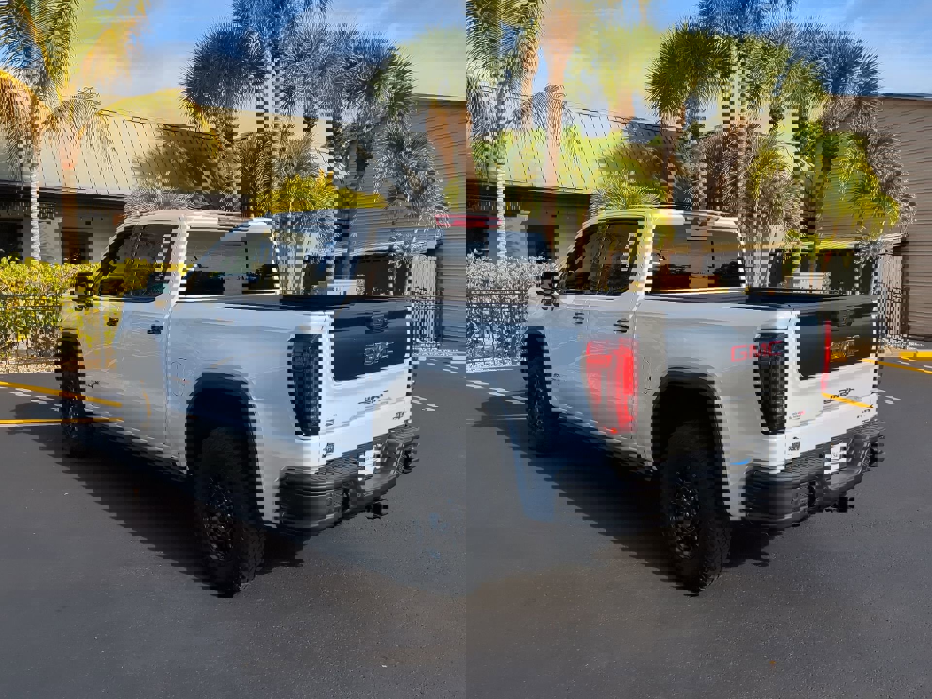 Used 2024 GMC Sierra 1500 AT4X w/ AT4X AEV Edition image 8