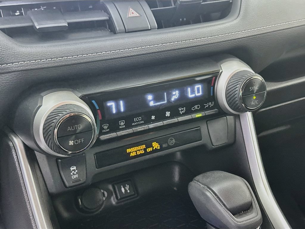 Used 2019 Toyota RAV4 LE w/ All Weather Liner Package AWD/4WD image 21