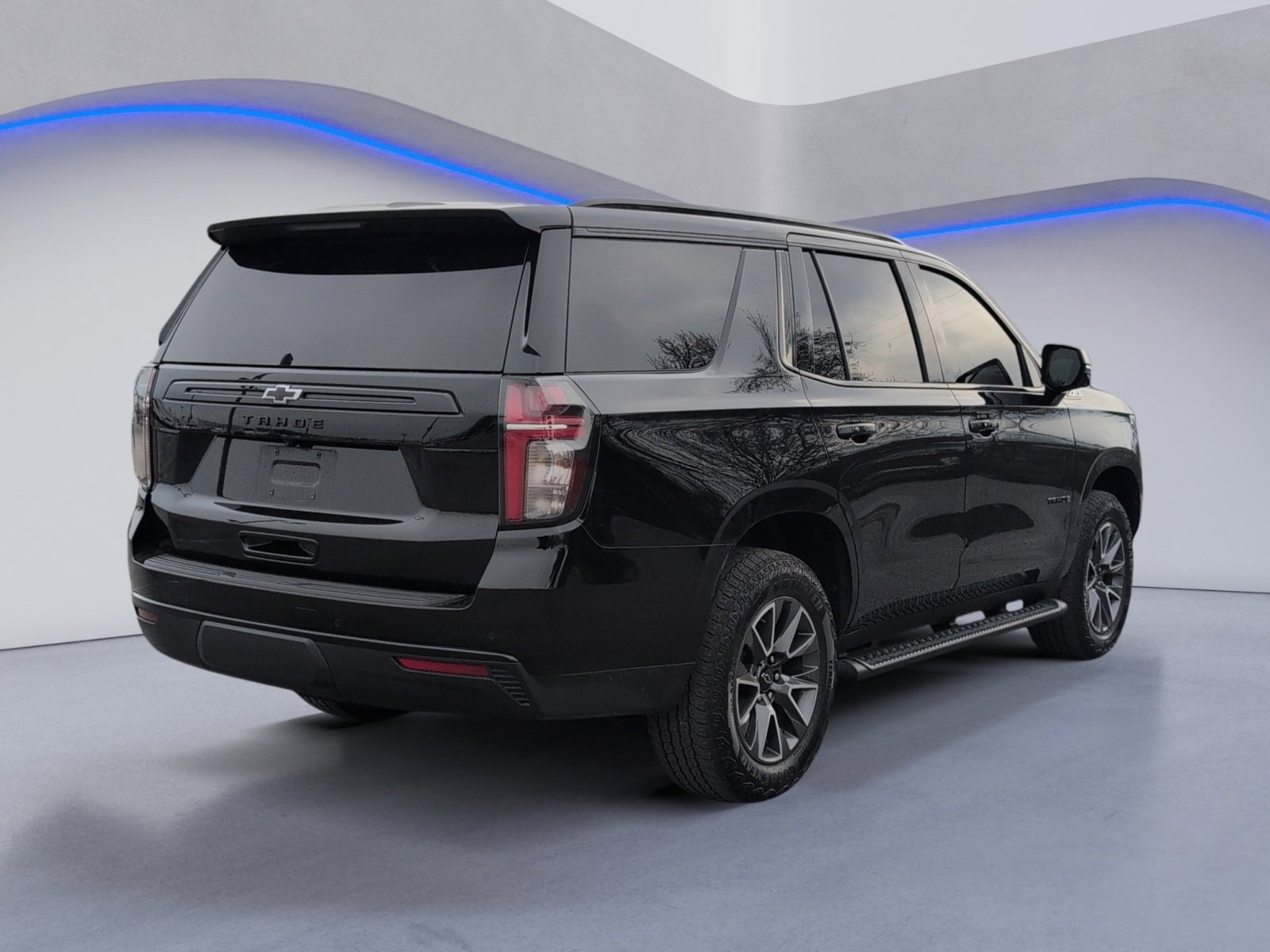 Used 2024 Chevrolet Tahoe Z71 w/ Luxury Package image 3